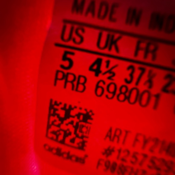 ADIDAS SWIFT RUN SZ 5 - Picture 4 of 5